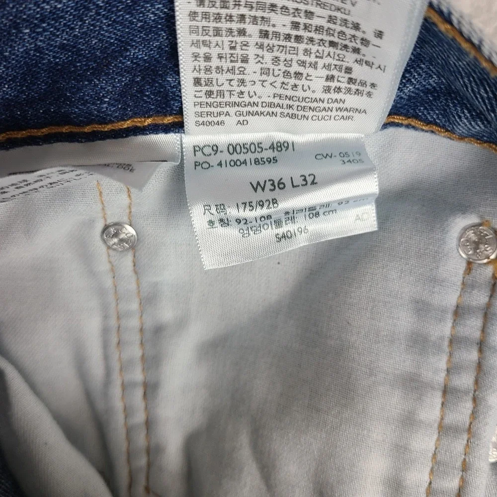 Levi's 505 Jeans Mens 36x32 Blue Regular Fit Straight Leg Medium‎ Wash Denim